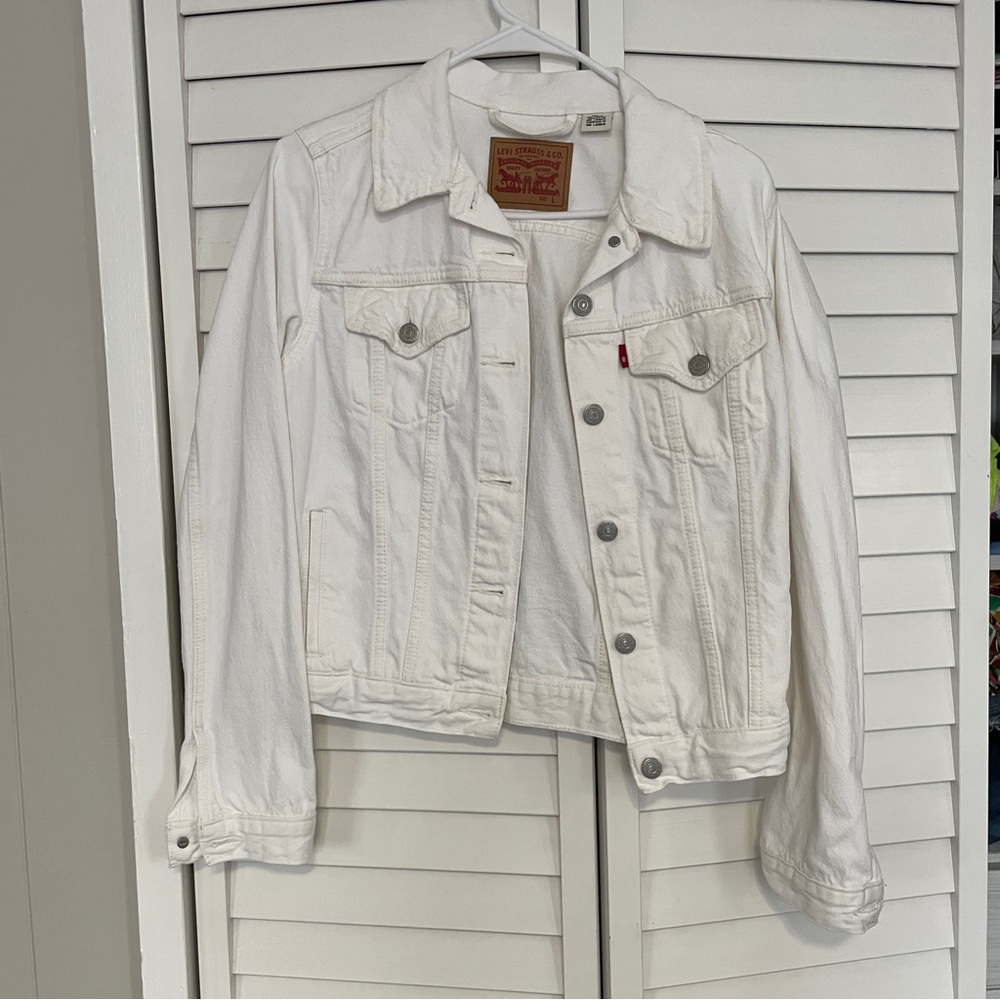 Women’s Levi’s White Denim Jacket, size L